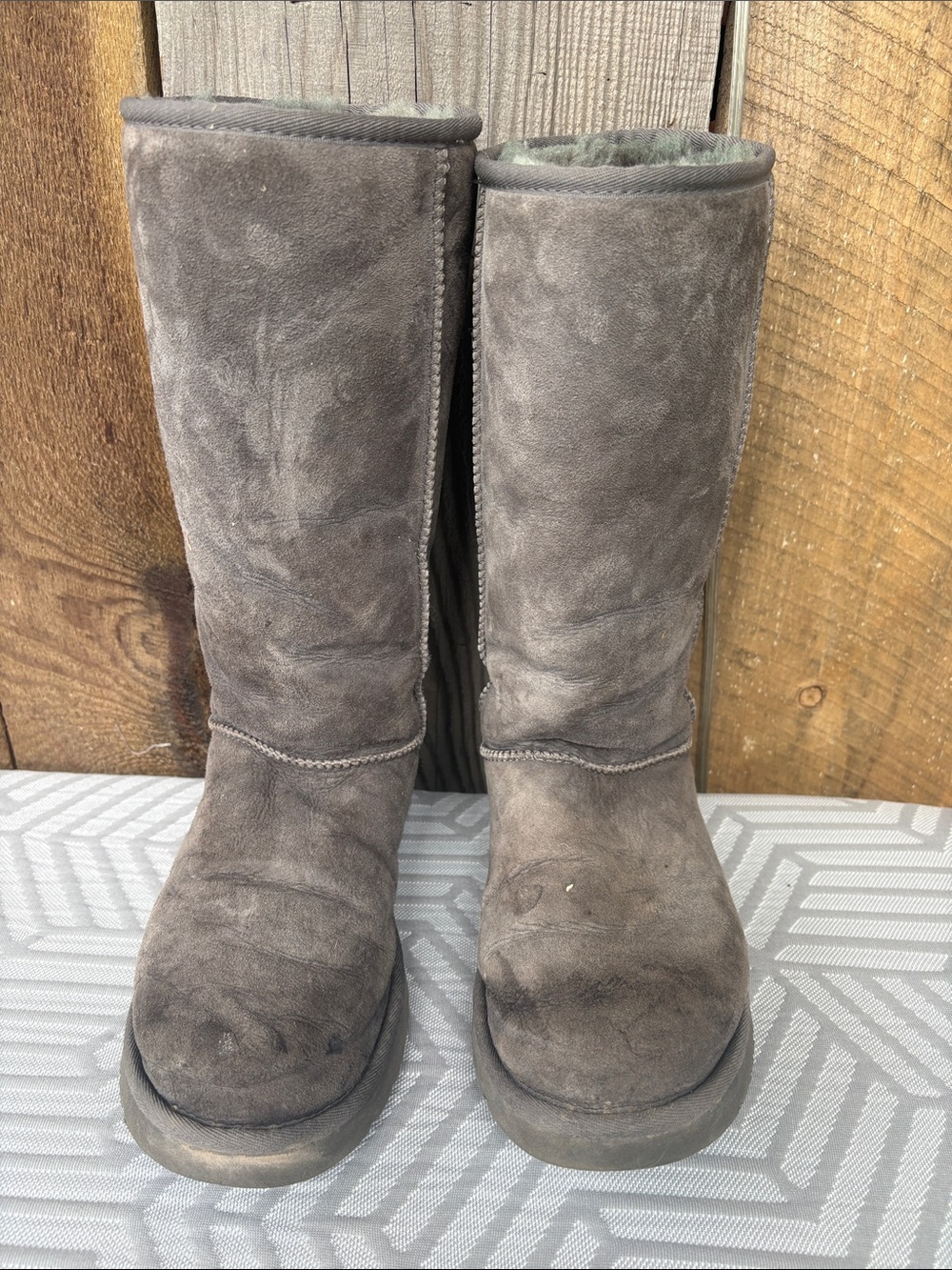 Women’s Ugg’s Mid-Calf Winter Boots - Gray